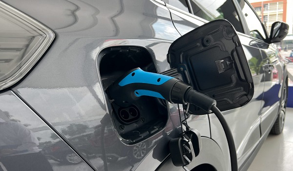 Hướng dẫn sử dụng sạc ô tô điện Vinfast 2.2kW