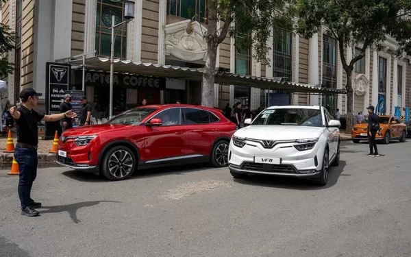 thay pin ô tô điện