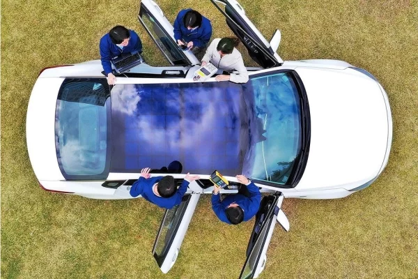 xe ô tô năng lượng mặt trời