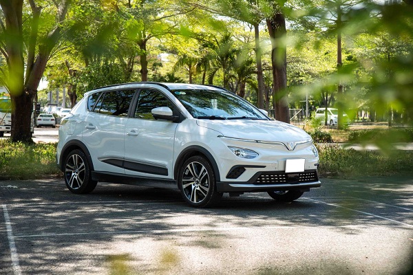 để xe ở chỗ râm mát