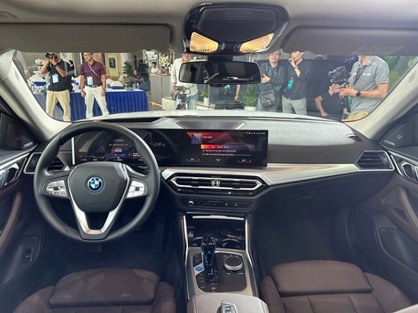 nội thất xe ô tô điện bmw