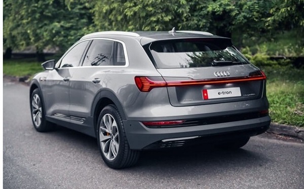 đuôi xe audi etron