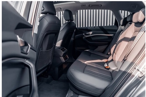 khoang hành khách xe điện audi e-tron suv